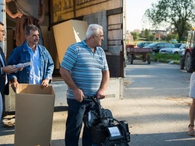Podeljene pumpe za navodnjavanje poplavljenim poljoprivrednicima