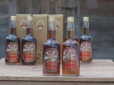 Rakija mora da "odleži"