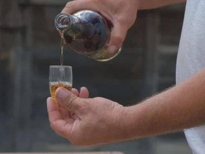 Rakija mora da "odleži"