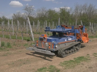 Robot koji obavlja petnaest poslova u zasadu, foto: M. Lazarević