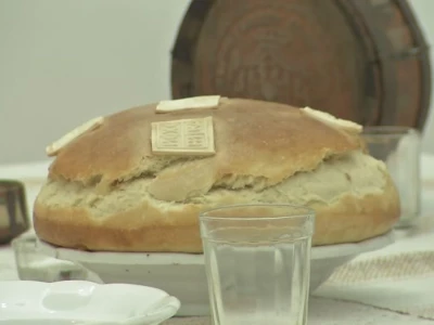 Sveća. žito i kolač - simboli slave