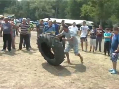 Takmičenje u prevrtanju traktorske gume