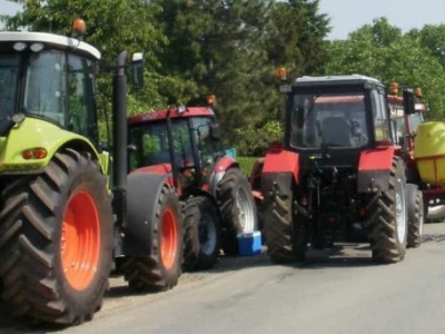Kolona traktora kod Čente