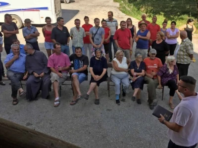 Organizovao zbor u centru sela