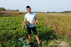 Oktobar - mesec kada Filip Prša vadi kikiriki!