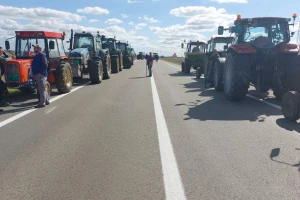 Počeo protest subotičkih poljoprivrednika - 50 traktora blokira put