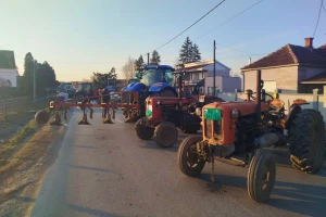 Poljoprivrednici iz Rače ušli u zgradu Opštine: Ne izlazimo dok se ne ispune zahtevi