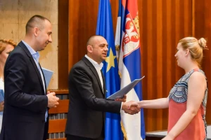 Mladim poljoprivrednicima bespovratno 250 miliona dinara