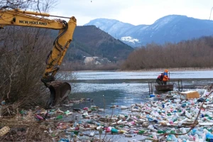 Plutajuće lančanice brane Lim i Potpećko jezero od smeća