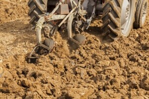 Bakarni plug: SF ili budućnost obrade zemlje?