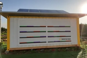 Solarna robotska košnica - nadzire prisutnost pesticida i obaveštava o opasnostima