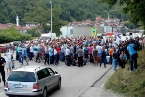 Prijepolje: Blokada, pogrešni signali i tužbe
