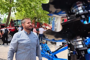 Dobio traktor preko IPARD-a, na Poljoprivrednom sajmu "bezecuje" novu mehanizaciju