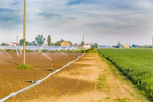 Navodnjavanje uz pomoć sunca: Kontrolišite sistem i dok ste na moru?