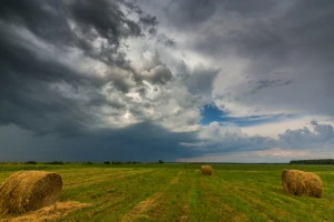 Večeras jak olujni vetar, lokalno i preko 100 km/h
