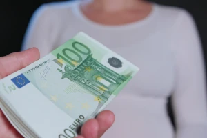 Uzela 1.000 evra kako bi ubrzala dobijanje subvencija