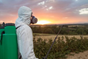 Kako rukovati pesticidima, a šta u slučaju trovanja?