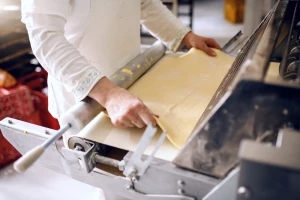 Za sat vremena 120 kg kora - nagrađena mašina na Tesla festu