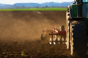 Podignuta optužnica: Poljoprivrednik za traktor uplatio 31.700 evra, mašinu nikada nije dobio