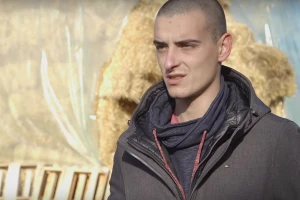 Mladi poljoprivrednik u tovnom govedarstvu