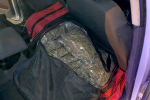 Jednom u autu našli 9,5 kg marihuane, drugi umesto kacige poslao kupcu bundevu