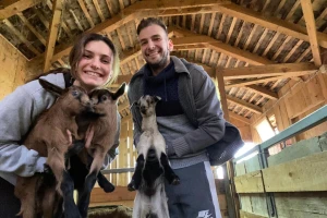 Od studentske klupe do svoje farme: Počeli sa dva jareta, danas imaju i mini siranu