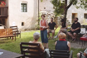 Smeh ima katarzičan efekat, pogotovo ako je napeto u društvenim i političkim sferama