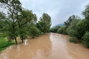 Izlile se reke i poplavile domaćinstva u Braničevu. Proglašena vanredna situacija