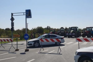 Nezadovoljni poljoprivrednici BiH ipak blokirali put Orašje - Tuzla