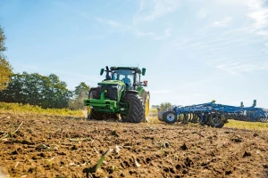 John Deere širi dve serije - model 8R/8RX 540 postaje najmoćniji standardni traktor na svetu