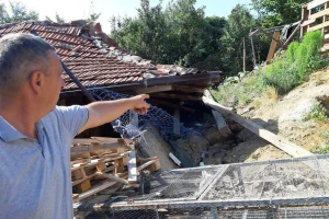 Bunuševčani muku muče sa klizištem, život tamo više nije moguć!