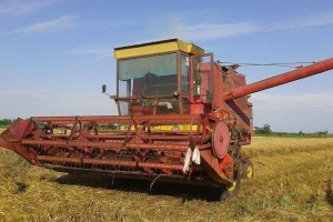 Vršac: Đaci popravljaju kombajn ZMAJ 142