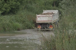 Korito Kolubare nizvodno od grada postalo deponija