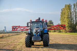 Landinijev 6-145RS u trci za nagradu TotY 2027 u kategoriji višenamenskih traktora