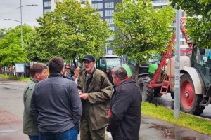 Poljoprivrednici pozvani sutra na razgovor, traže da sastanak uživo prenosi RTS