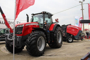Teži od 10 tona, visok 3,5 metra: Ovaj Massey Ferguson atrakcija je Gudovca, a cena?