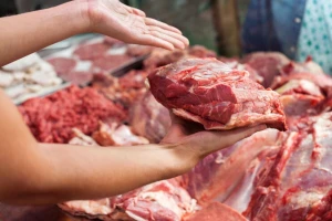 Zašto meso, hleb ili salata u prodavnici izgledaju svežije nego kod kuće?