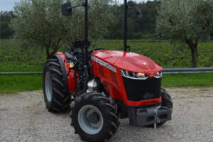 MF 3700 za zahtevne potrebe voćara i vinogradara