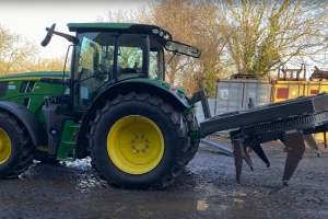 Za razminiranje ukrajinskih polja John Deere donirao 800.000 dolara
