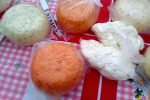 Milan Meseldžija kozji sir i mleko prodaje, surutku poklanja