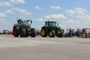 John Deere 6215 R - najbrži je traktor FarmShow-a!