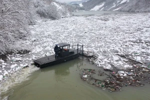 Počelo čišćenje plutajuće deponije na Potpećkom jezeru