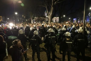 Desetine traktora parkirano oko Pionirskog parka u Beogradu