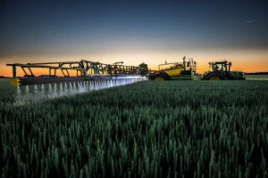 John Deere predstavio svoju najveću vučenu prskalicu do sada