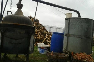 Redovnim kontrolama oduzeto i uništeno više od 500 litara rakije