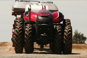Robotski traktor - ore i seje bez vozača!