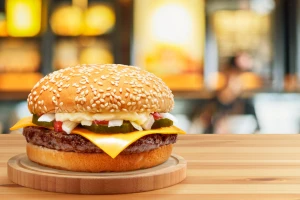 Da li je epidemija bakterijom E. coli povezana s lukom iz McDonald'sovog burgera?