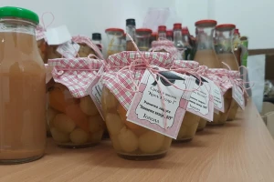 Učenička zadruga u Topoli poznata po slatku od šargarepe i ljutom grožđu