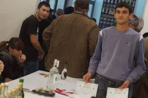 Spoj proizvodnje rakije i pčelarenja
