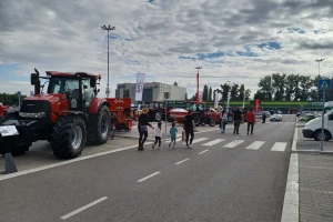 Izložba poljoprivredne mehanizacije na platou tržnog centra BIG u Novom Sadu